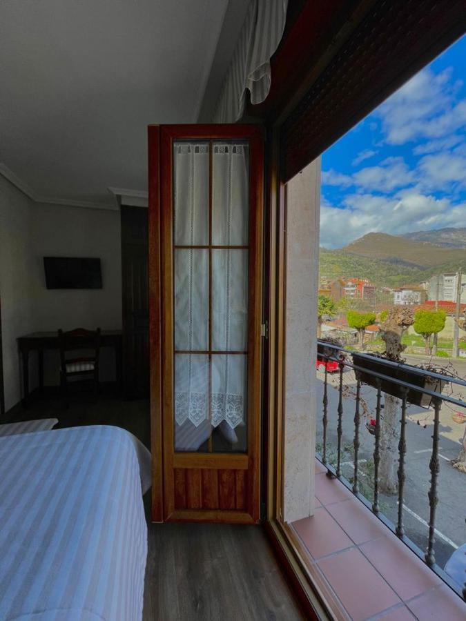 Hotel Rural El Torrejon Arenas De Cabrales Exteriör bild